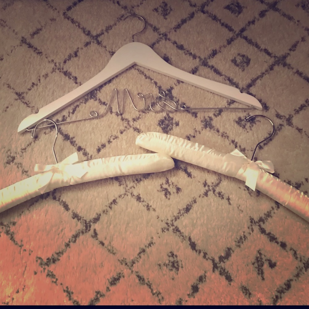 Mrs hanger set